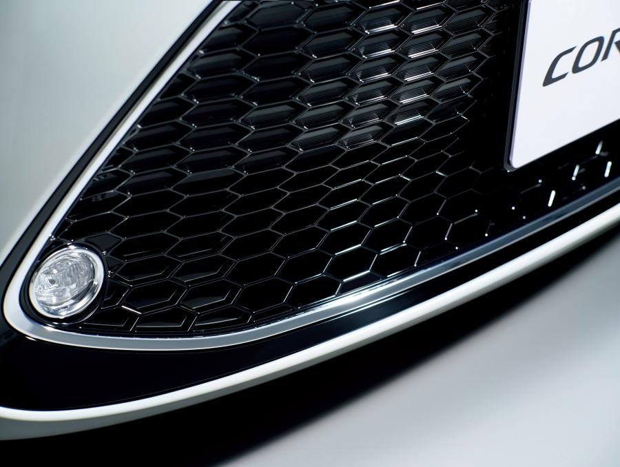 Детали экстерьера Toyota Corolla Hybrid WxB 2019 года  (JP) (фото 7 из 13)